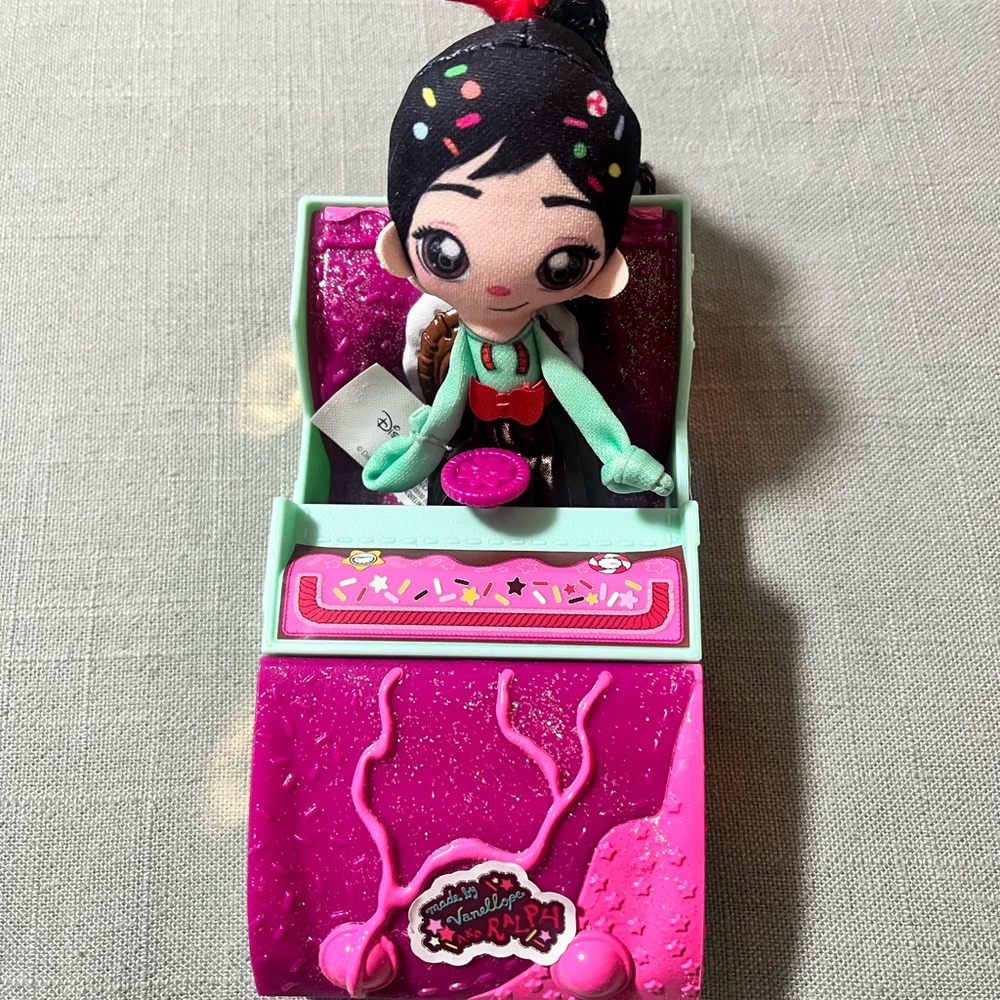 Vanellope Von Schweetz small plush with car